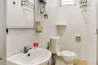 In-room Bathroom SUPER OYO 89583 Grove Hotel