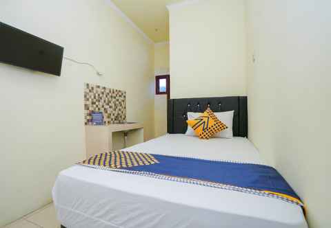 Bedroom SPOT ON 2219 Madina Residence Syariah