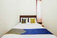 Kamar Tidur SPOT ON 2220 Pink's Guest House