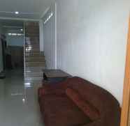 Lobby 4 OYO 2237 Azzam Residence Syariah