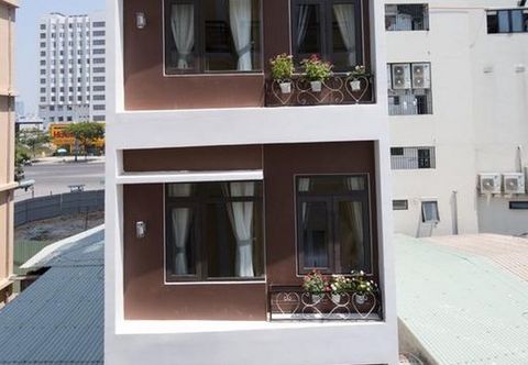 Bên ngoài Luna House Danang