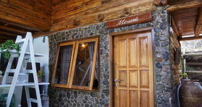 Lobby Villa Meranti - Log Home Villa Taman Wisata Bougenville