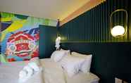 Kamar Tidur 3 4 Monkeys Hotel (SHA Extra Plus+)