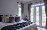 Kamar Tidur 4 Mooi Lake House Luxury Villa