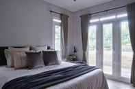 Kamar Tidur Mooi Lake House Luxury Villa