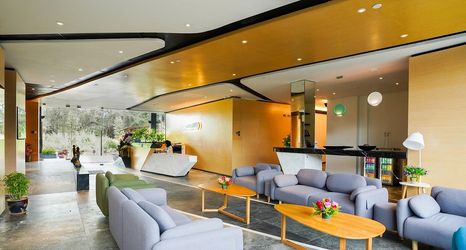 Lobi 2 TSR SeaFront Hotel