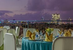 Restaurant 2 Lyns Hotel and Apartment Danang