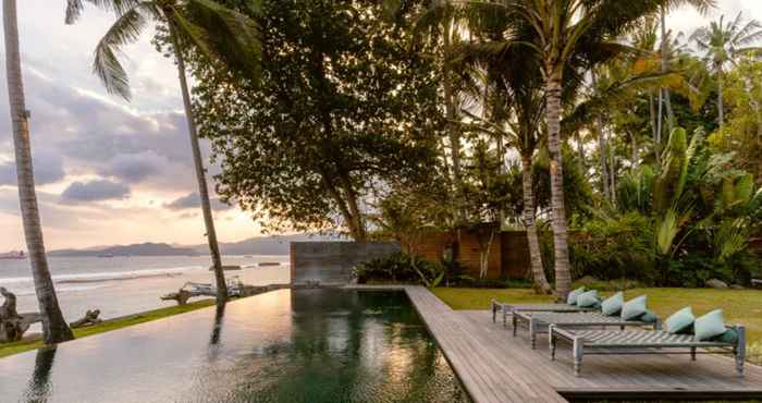 Kolam Renang Villa Manis Beachfront