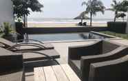 สระว่ายน้ำ 7 Beachfront Villa Sanctuary Ho Tram