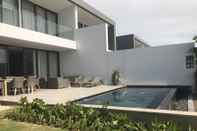 Kolam Renang Beachfront Villa Sanctuary Ho Tram