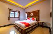 Bedroom 2 Capital O 2622 Hotel Karasak Santun