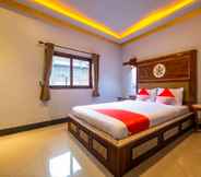 Bedroom 2 Capital O 2622 Hotel Karasak Santun