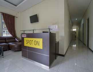 Lobby 2 SPOT ON 2246 Kost 97 Syariah