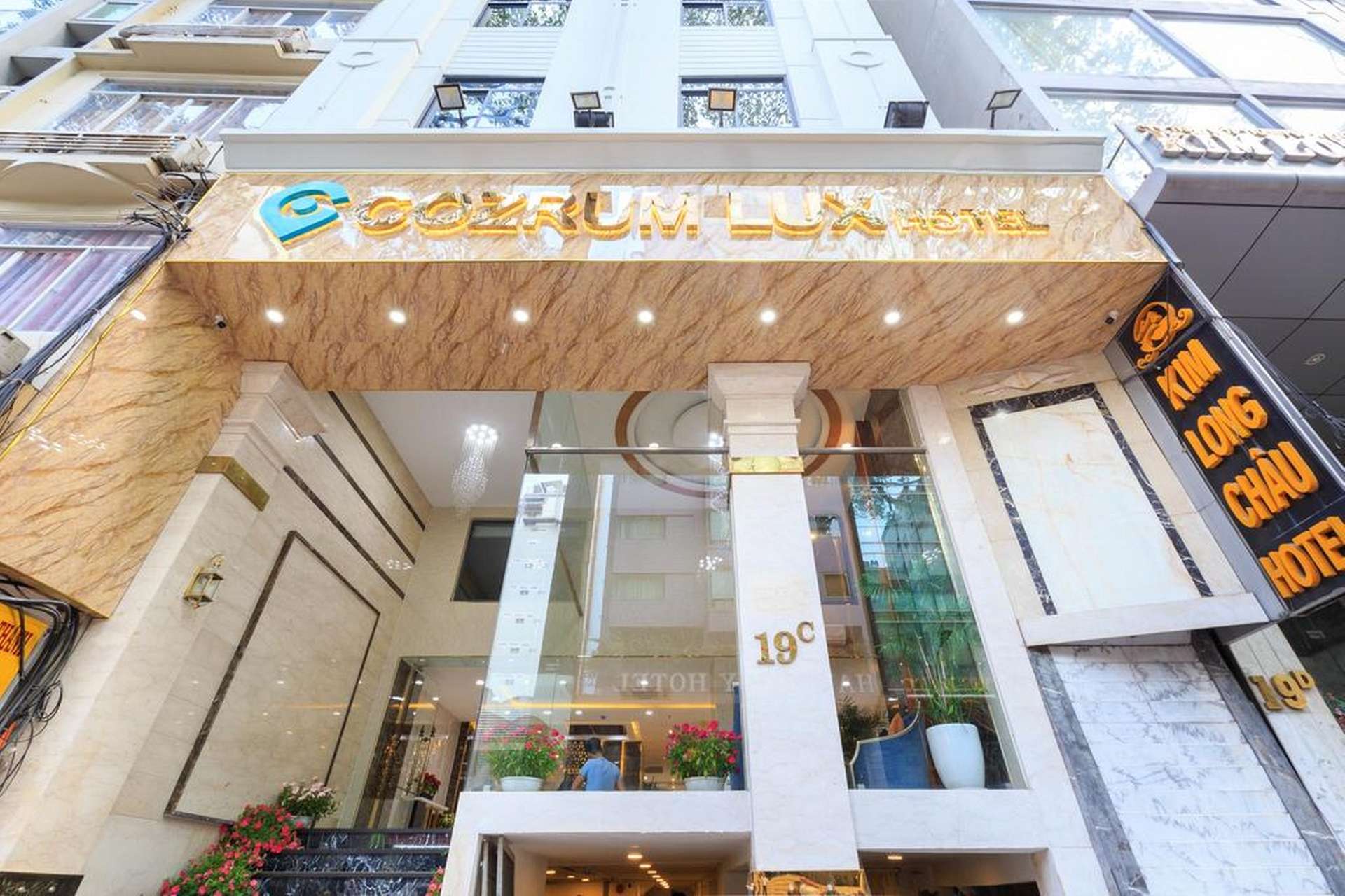 Cozrum Lux Hotel - Nhà nghỉ Quận 1