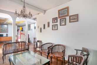 Lobi 4 OYO 2256 Danysa Guesthouse Syariah