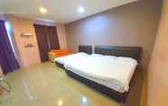 Bedroom 3 SUPER OYO 756 Muar City Hotel