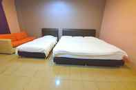 Bedroom SUPER OYO 756 Muar City Hotel