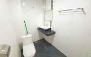 Toilet Kamar 4 SUPER OYO 756 Muar City Hotel