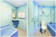 In-room Bathroom OYO 89638 Hotel Mandarin Inn