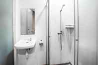 Toilet Kamar P Line Hotel