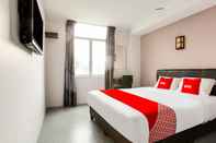 Bilik Tidur OYO 89631 988 Hotel