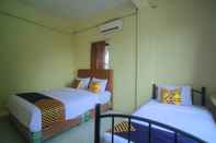 Bedroom SPOT ON 2305 Andys Nur Penginapan