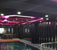 Swimming Pool 3 Hotel Surya Pantai Losari Makassar