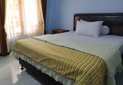 Bedroom OYO 2423 Hotel Tubalong Taliwang Syariah