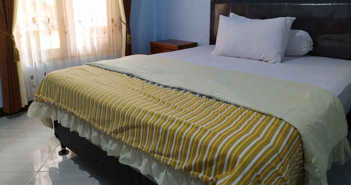 Bedroom OYO 2423 Hotel Tubalong Taliwang Syariah