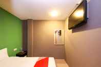 Bedroom OYO 89688 Alor Street Hotel