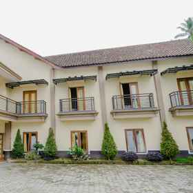SPOT ON 2448 Hotel Tlogorejo 2 1, Hotel Ponorogo