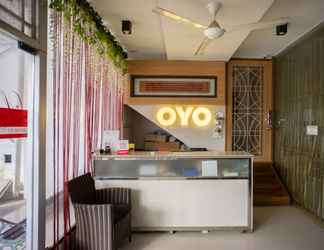 Lobby 2 OYO 2328 Lamnyong Syariah