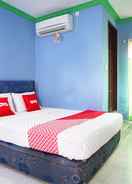 BEDROOM OYO 2343 Winolanto Guest House Syariah