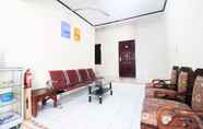 Lobby 6 SPOT ON 2370 Berkah Homestay Syariah