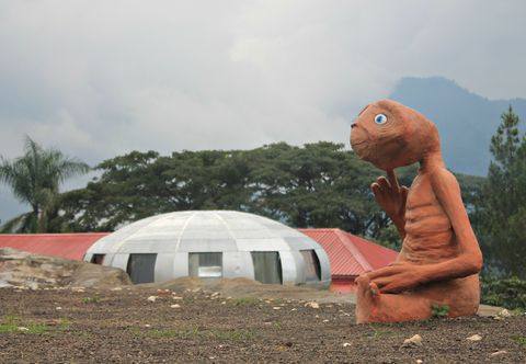 Exterior UFO Park & Capsule