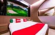 Kamar Tidur 3 OYO 502 Bangsean Hotel