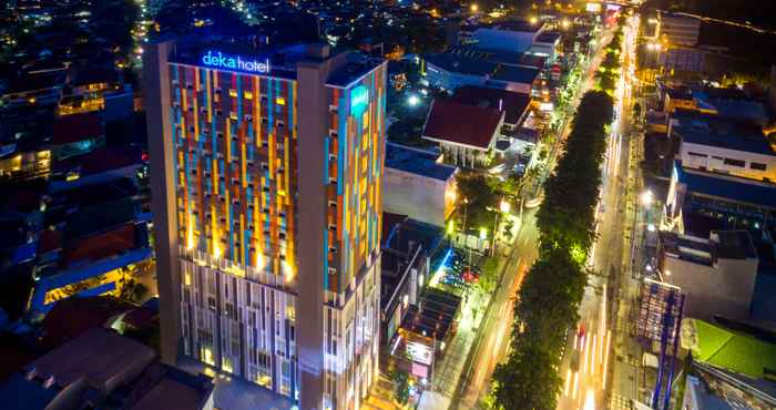 Bên ngoài Deka Hotel Surabaya HR Muhammad