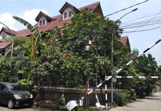 Luar Bangunan 6 Muslim 1 Guest House