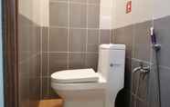 Toilet Kamar 4 SPOT ON 89788 Musafir Transit Hotel