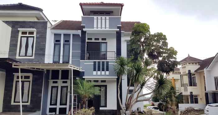 Luar Bangunan Asha Villa Batu 3BR near Museum Angkut at Kusuma Estate Kav 12