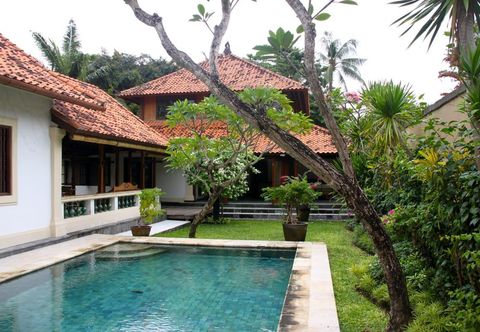 Swimming Pool Villa Batu Jimbar