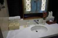 Toilet Kamar Don Chan Palace Hotel & Convention