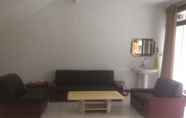 Lobi 5 White Cotton Homestay