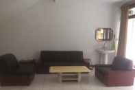 Lobi White Cotton Homestay