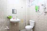 Toilet Kamar Super OYO 89640 Hotel Pelangi Marang