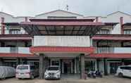 Luar Bangunan 3 Super OYO 2704 Hotel Transit 2