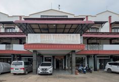 Bangunan 3 OYO 2704 Hotel Transit 2