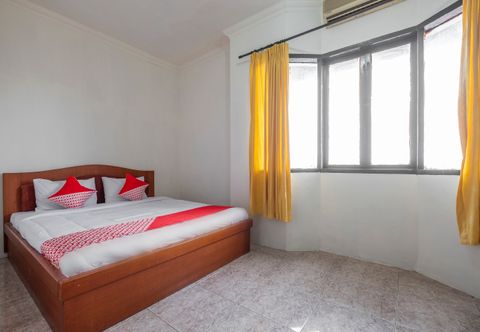 Kamar Tidur OYO 2704 Hotel Transit 2