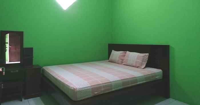 Bedroom OYO 2447 Aulia Homestay