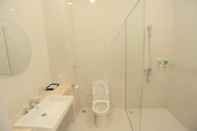 Toilet Kamar Mariana Inn Hotel & Cafe Syari'ah